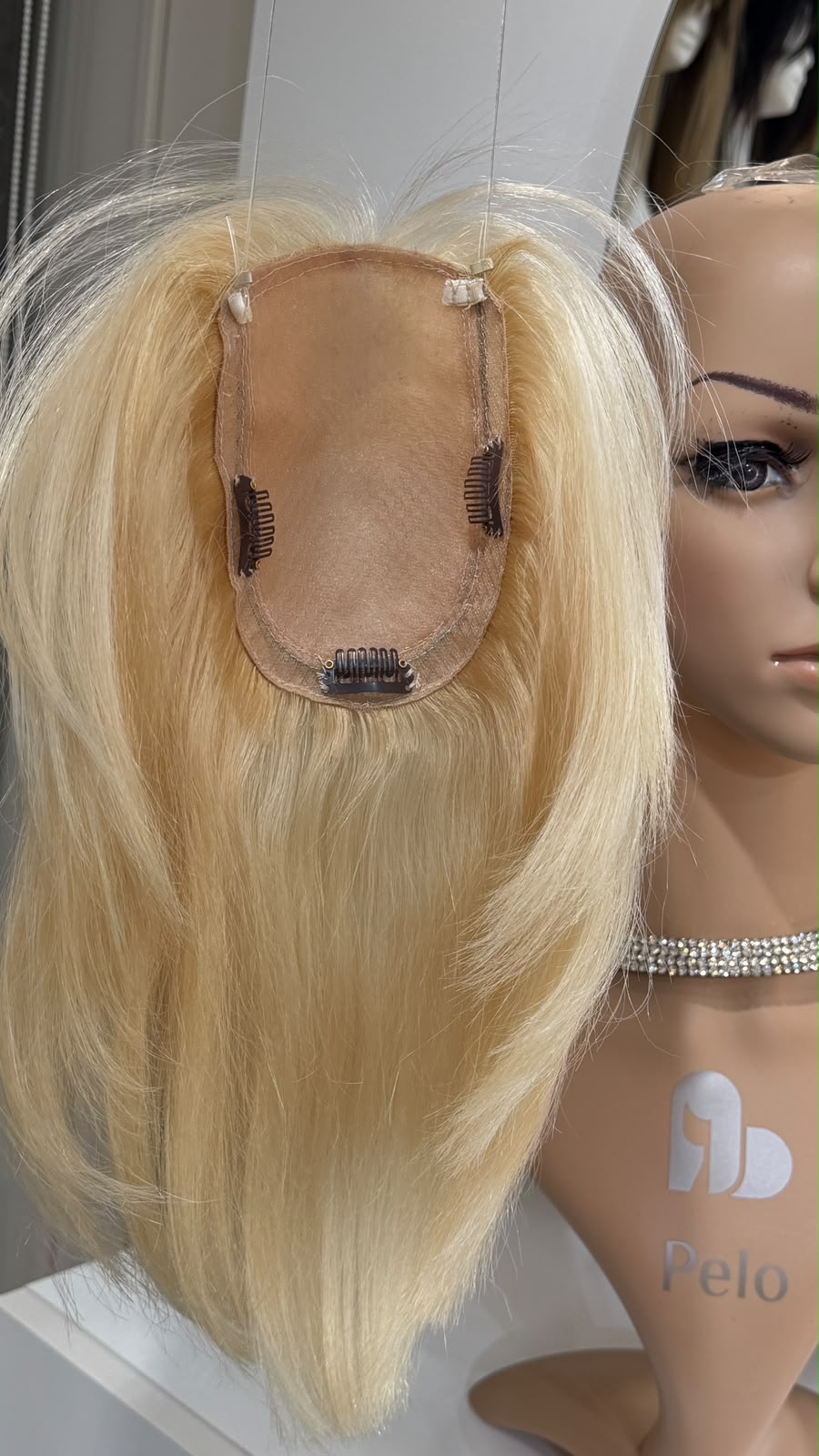 Pieza rubia larga de pelo natural lista para colocar